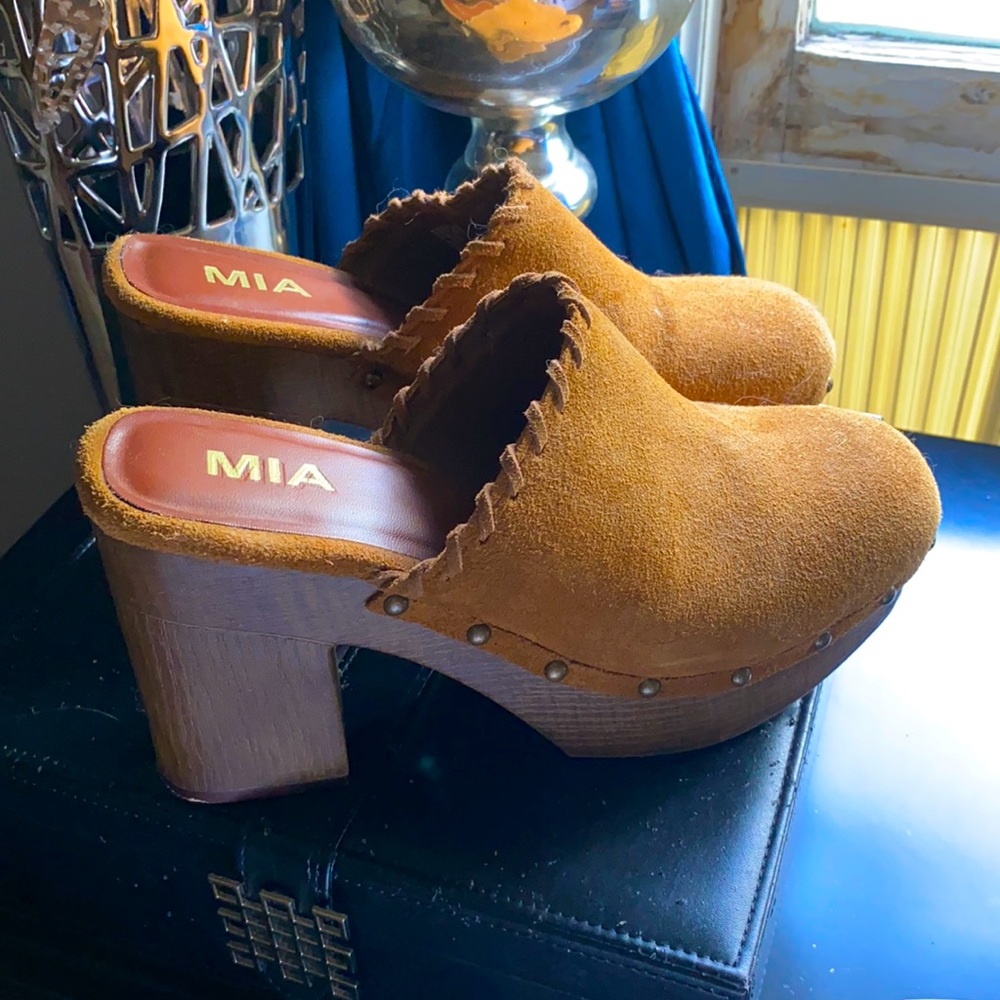 MIA wooden platform clogs